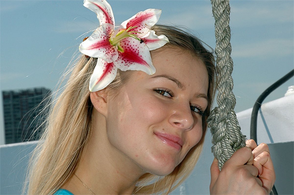 Сделай рерайт заголовка так, чтобы читателя зацепило: Звезда сериала «Универ» Кожевникова ждет четвертого ребенка | Шоу-бизнес | Культура