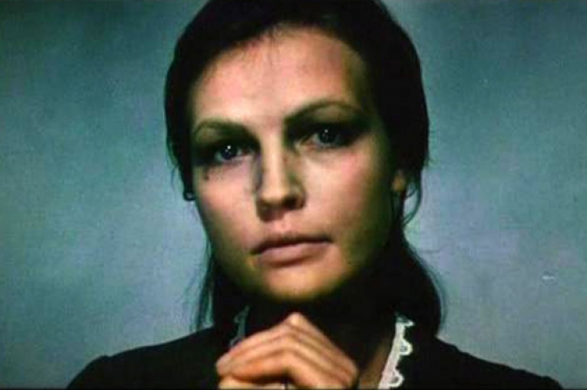 Сделай рерайт заголовка так, чтобы читателя зацепило: Дома — звезда, в США — инсульт и нищета. Судьба «советской Марины Влади» | Персона | Культура