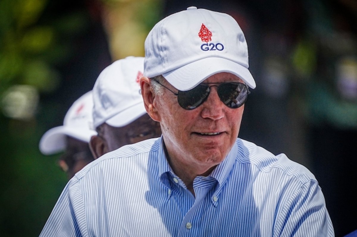 Сделай рерайт заголовка так, чтобы читателя зацепило: The Guardian: Байден признался в усталости от своего возраста | Политика